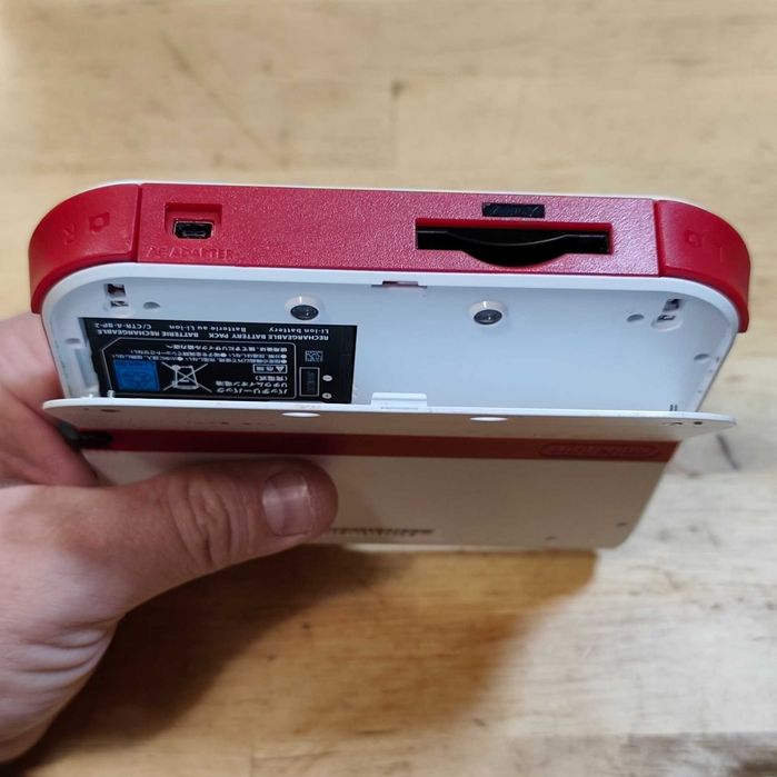 Nintendo 2DS fără încărcător