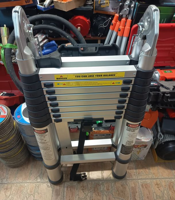 Scară profesională de aluminiu.