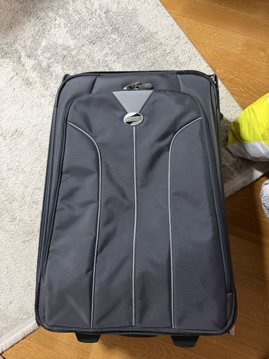 Продам чемодан American Tourister