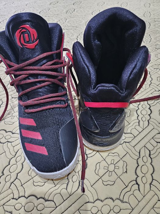 Adidas D Rose 7 away.
