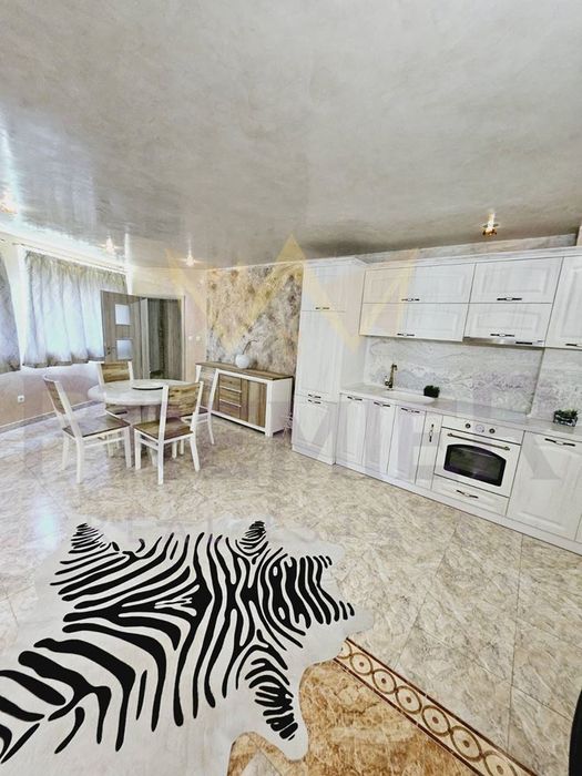 Продава се Тристаен апартамент в София, Люлин 6 - 151 кв.м за 1600 €/кв.м - Снимка #5