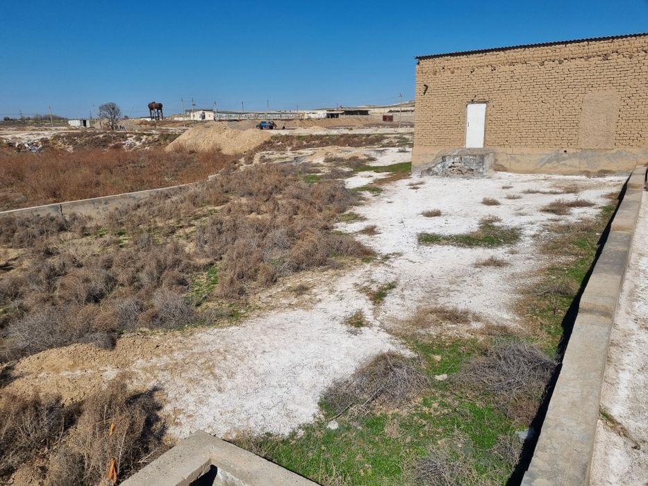 Yer sotiladi. 2 xona qurilgan.