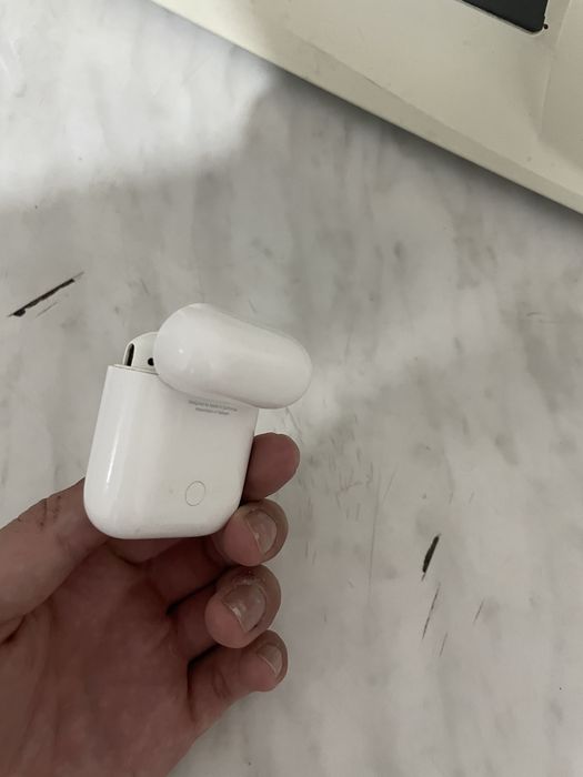не рабочий airpoods