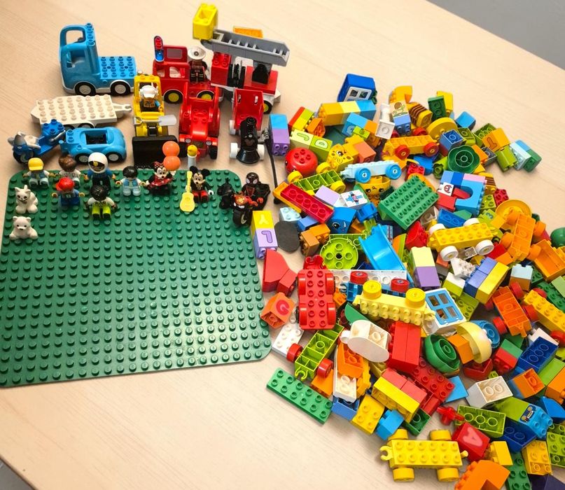 Lego Duplo 4.5 kg + tabla de construit
