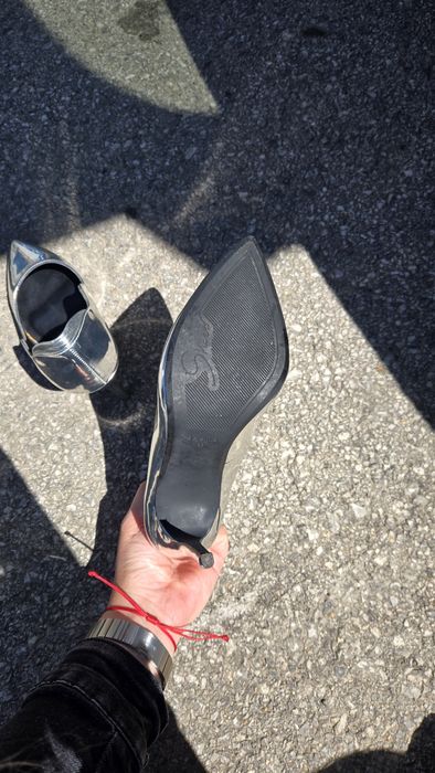 Обувки на висок ток