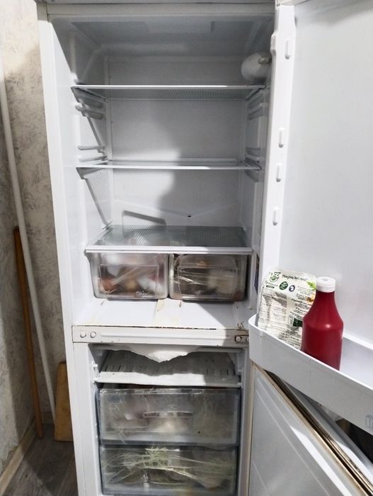 Продам холодильник Indesit