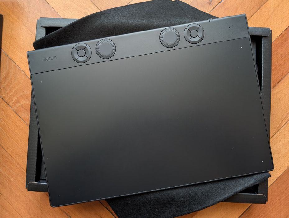 Tableta grafica Wacom Intuos Pro Medium, editare foto, design, grafica