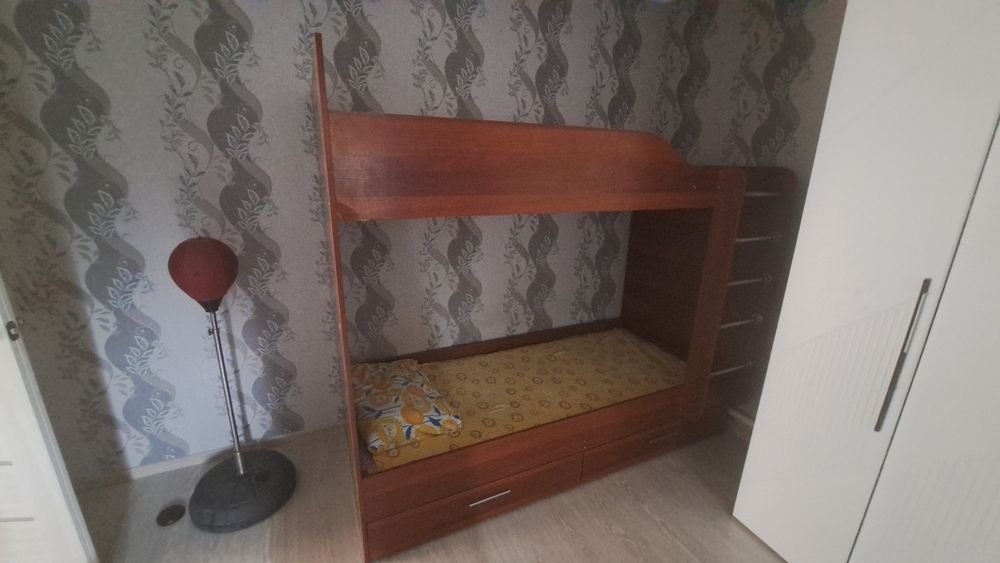 Двухъярусная кровать