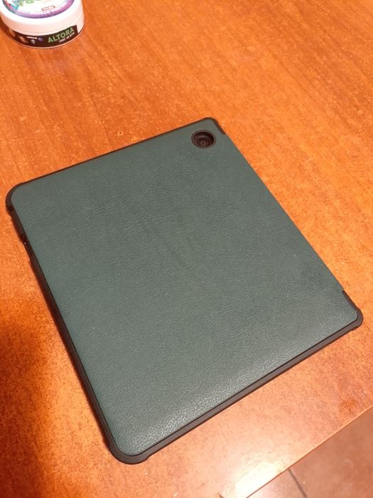 Vând E-reader Kobo Sage (32GB) Ca Nou + Husă Sleep Cover + 6000 Cărți în Română