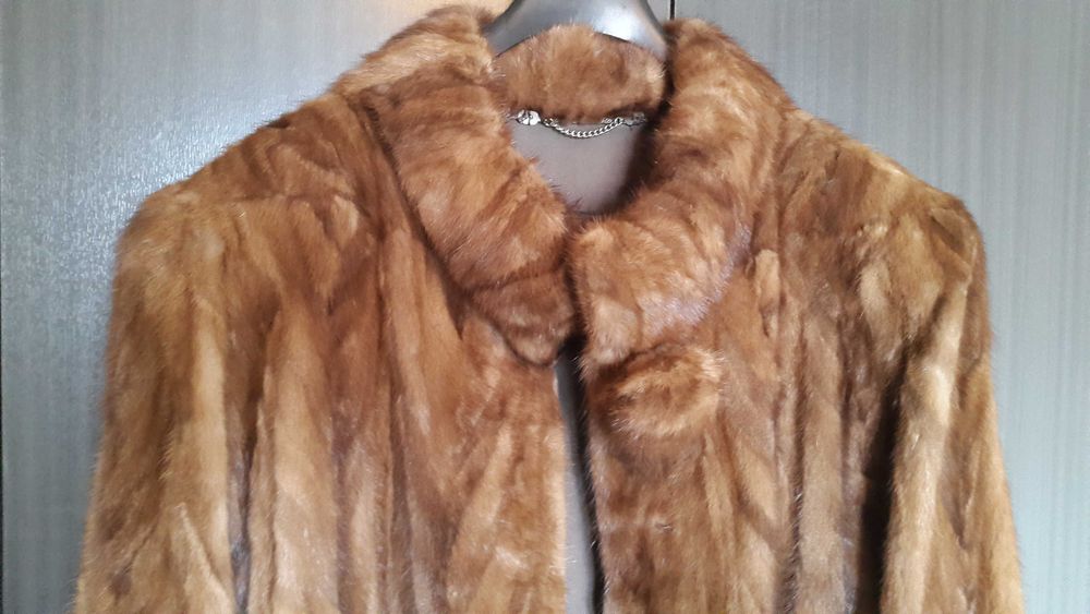 Елегантно кожено палто от визон