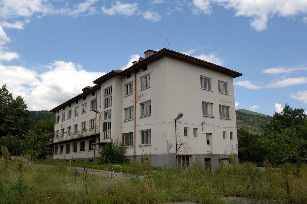 Продава се Промишлена сграда в Бобошево - 1920 кв.м за 266 €/кв.м - Снимка #2