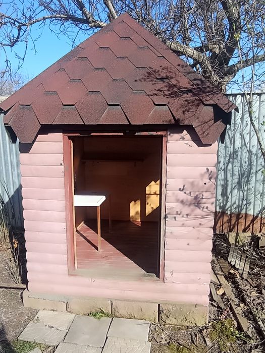 Продам деревянный домик для детей.