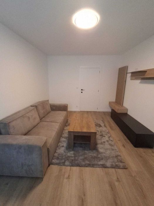 Inchiriez 2 camere central zona hotel Balada