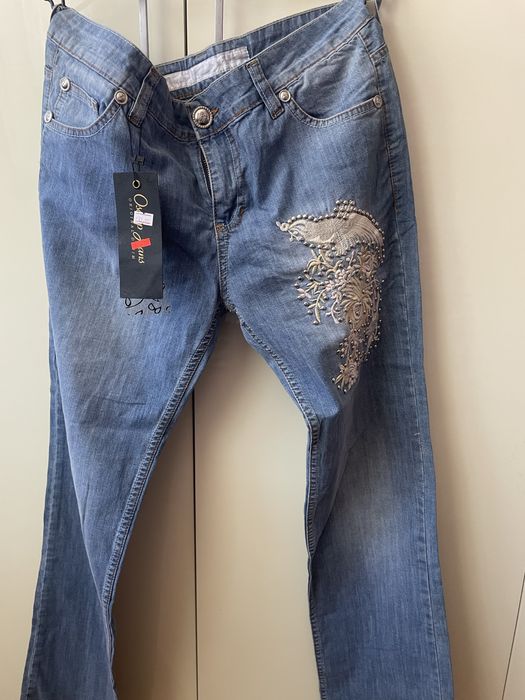 Дамски дънки с бродерия