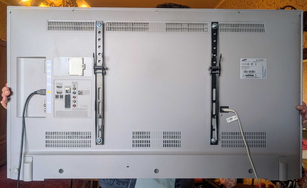 Samsung 48" LCD TV - телевизор 48 инча