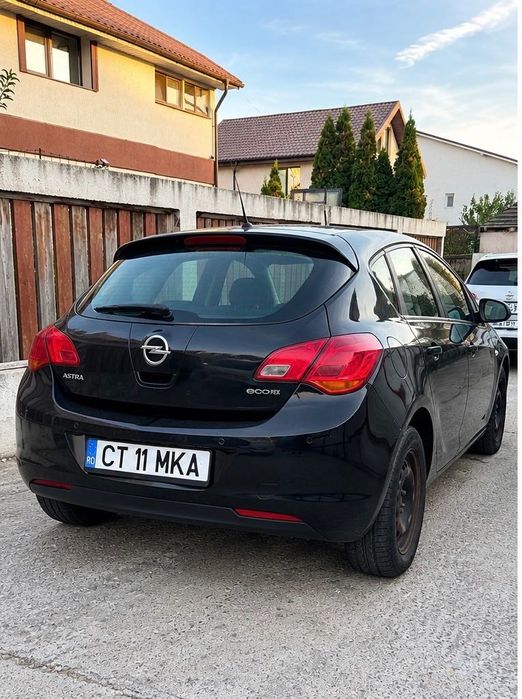 Vând Opel astra J 2011