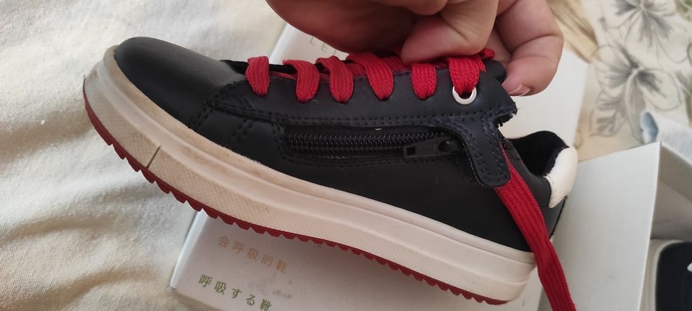 Детски обувки, маратонки.