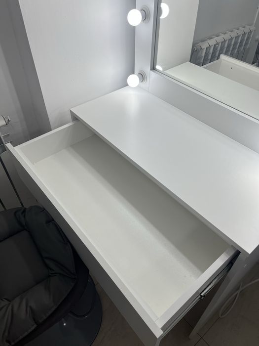 Туалетный столик& Стул