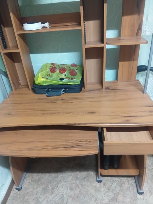 Продам компьютерный стол