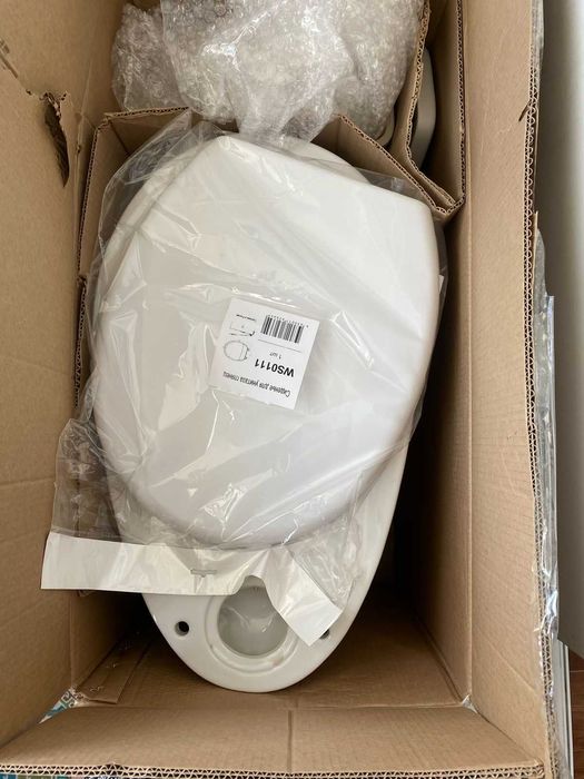 Унитаз с бочком SANITA  новый