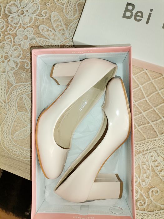 Pantofi nude foarte comozi