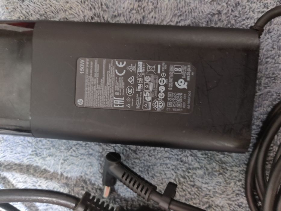 Incarcator Laptop  HP 917649 150W 
mufa Albastra