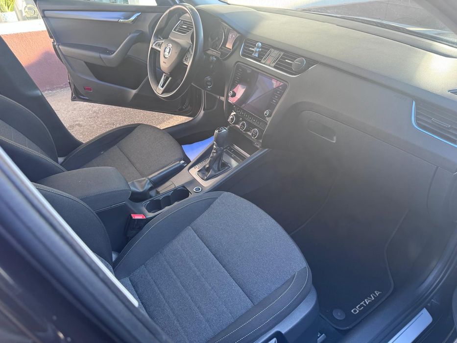 Vând Skoda Octavia-Soleil