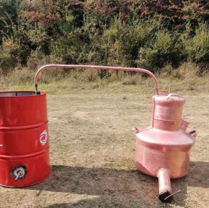 vând Am pe stoc următoarele dimensiuni de cazane de țuică 100 litri 120 litri 140 litri 160 litri 180 litri cazanul are teva