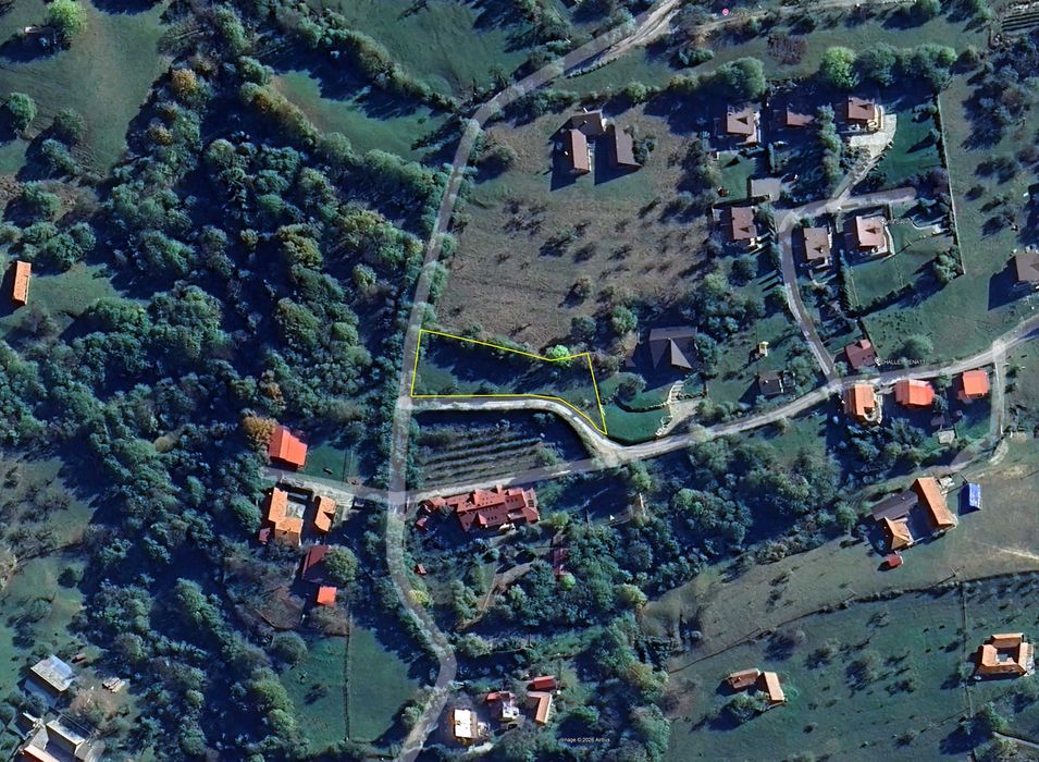 Teren intravilan Bran 1612 mp utilitati drum asfaltat