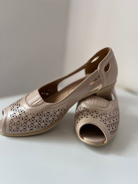Pantofi de vanzare