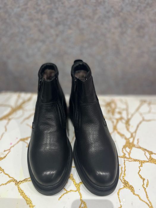 Продам мужские зимние ботинки