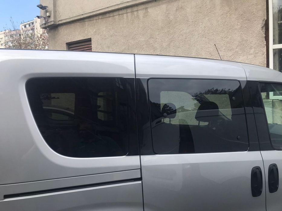 Montam folii auto omologate RAR LLumar și solarzone  Zona Centrala