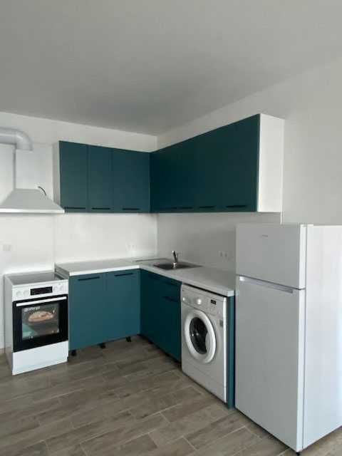 Дава се под наем Тристаен апартамент в София, Дианабад - 80 кв.м за 799 € - Снимка #2