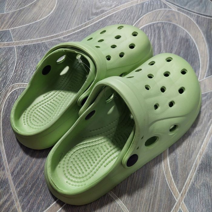 Продам кроксы 35 размера