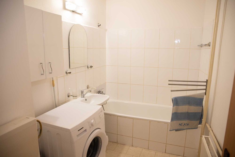 Particular inchiriez Garsoniera 44mp Colentina