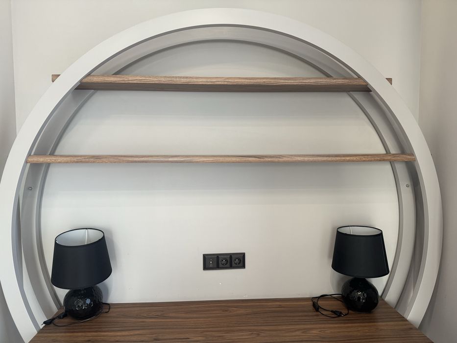 Рабочий стол и кресло