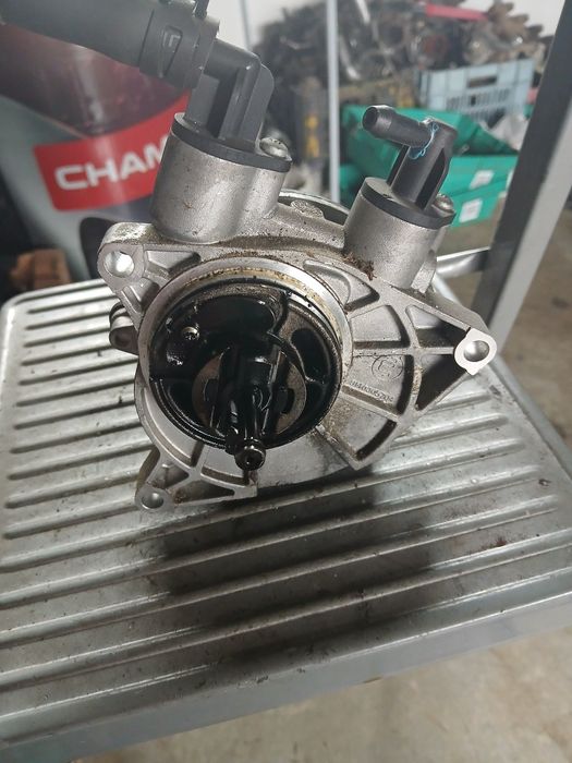 Вакум помпа Chevrolet Orlando