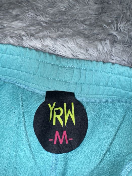 pantaloni scurti young rich white