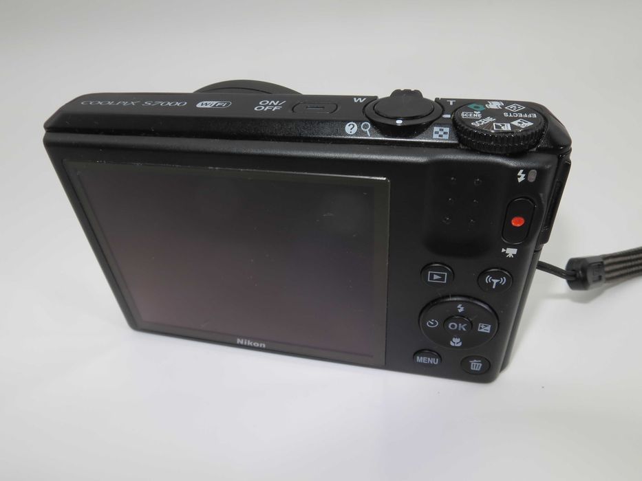 Nikon Coolpix S7000 ултра компактен цифров фотоапарат с 20х опичен зум, 16MP, Wi-Fi, Full-HD видео клип, дигитална камера в отлично състояни