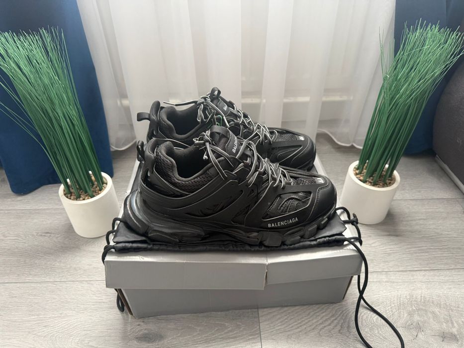 Vand adidasi Balenciaga