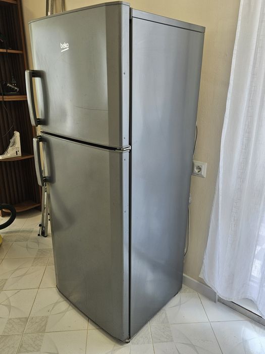 Хладилник BEKO h-150 см.