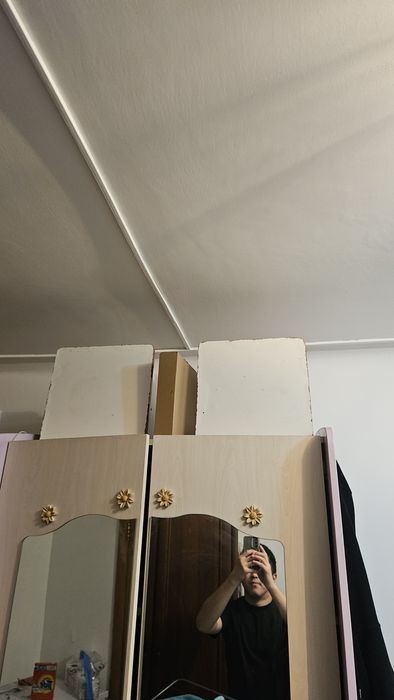 2 шкафа вместе с стульями