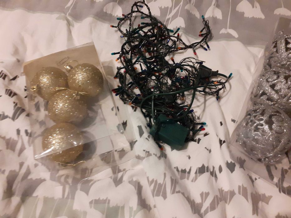 Instalație  si globuri