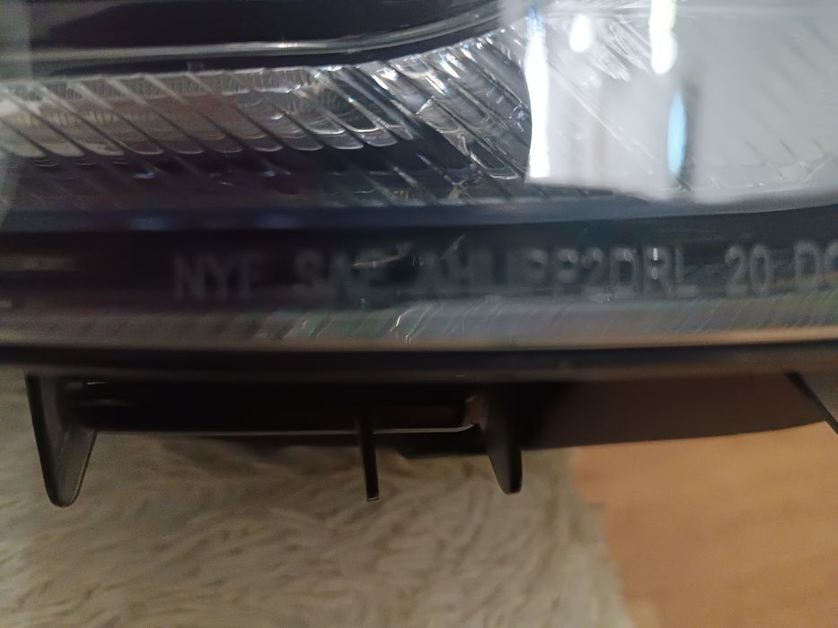 Продам фару правую