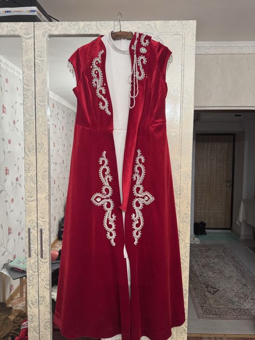 Продам платье с камзолом