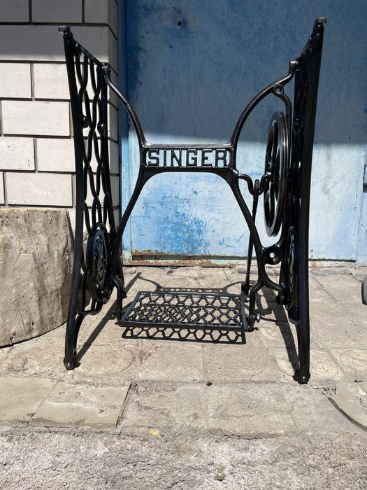 Продам .станину от швейной машины SINGER.