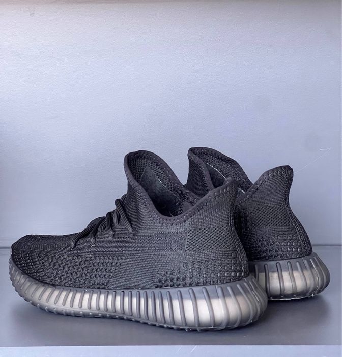 Adidasi Yeezy Boost noi