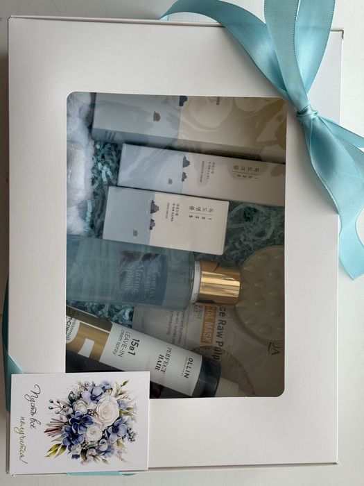 Оптом сумки, очки, косметика, парики.