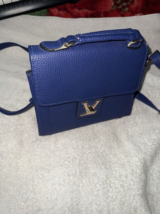 женская синяя сумка LV