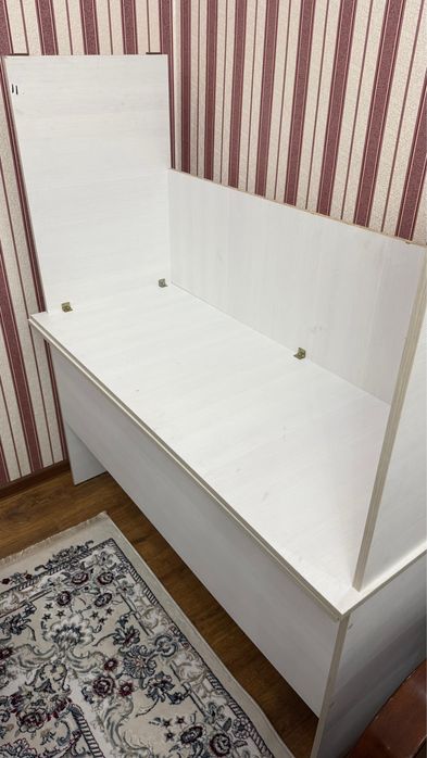 Рабочий стол деревянный